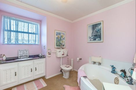 Photo of property in 2 Avon Street, Levin, 5510