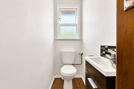 Photo of property in 1 Fairfax Terrace, Frankleigh Park, New Plymouth, 4310