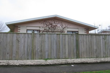 Photo of property in 2 Adams Place, Kelvin Grove, Palmerston North, 4414