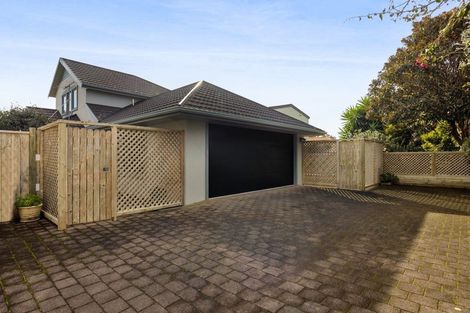Photo of property in 2 Kawaroa Close, New Plymouth, 4310