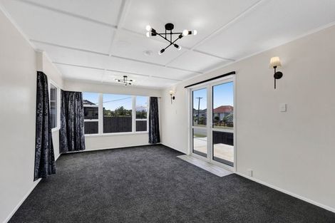 Photo of property in 1a Robbins Crescent, Hawera, 4610