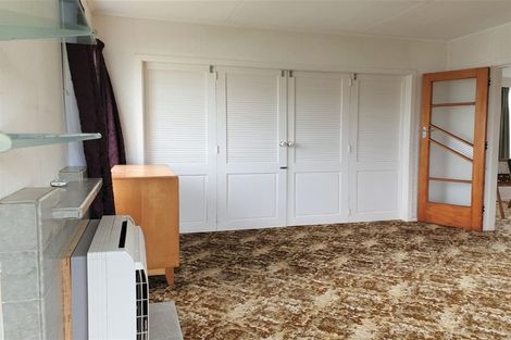 Photo of property in 5 Turakina Street, Merrilands, New Plymouth, 4312