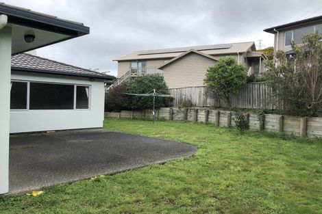 Photo of property in 5 Yarnbrook Grove, Churton Park, Wellington, 6037