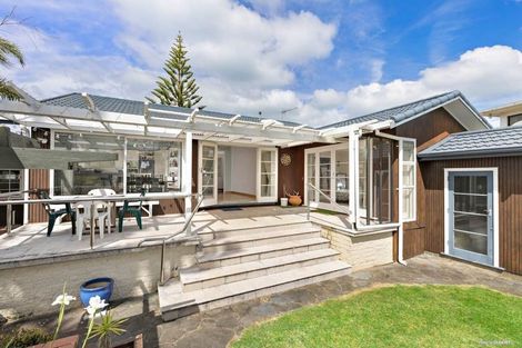 Photo of property in 10 Craig Road, Milford, Auckland, 0620