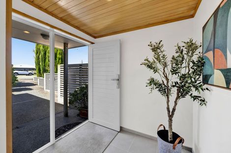 Photo of property in 11 Margaret Place, Merrilands, New Plymouth, 4312