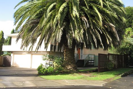 Photo of property in 17 Frank Place, Hillpark, Auckland, 2102