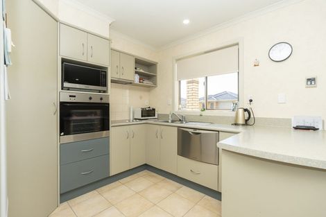 Photo of property in 69 Sovereign Isle Lane, Rototuna, Hamilton, 3210