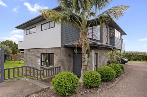 Photo of property in 2/283 Glenfield Road, Glenfield, Auckland, 0629