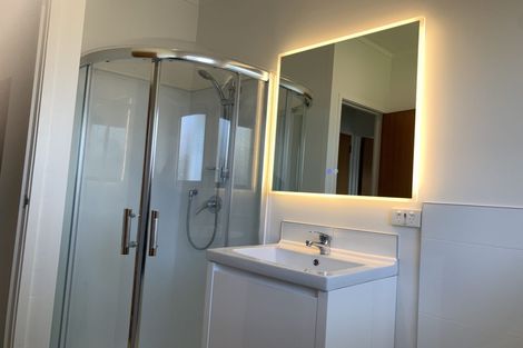 Photo of property in 2/371 Wairau Road, Totara Vale, Auckland, 0629