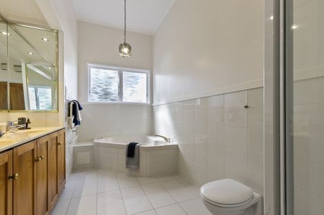 Photo of property in 21 The Parade, Island Bay, Wellington, 6023