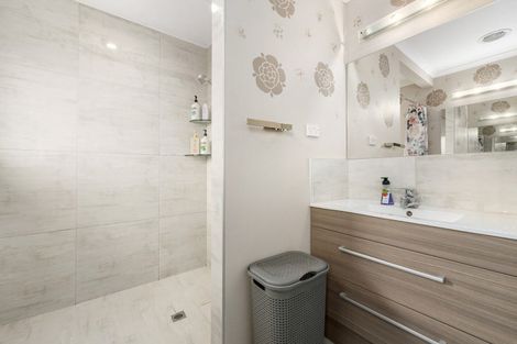 Photo of property in 11 Chestnut Close, Kelvin Grove, Palmerston North, 4414