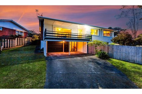Photo of property in 72 La Rosa Street, Green Bay, Auckland, 0604