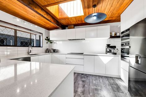 Photo of property in 76a Paynters Avenue, Strandon, New Plymouth, 4312