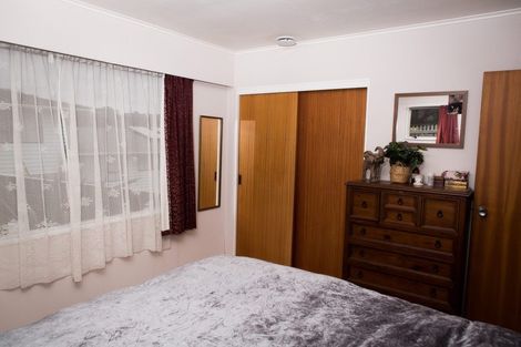 Photo of property in 110 Taylor Terrace, Tawa, Wellington, 5028
