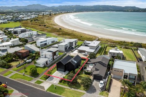 Photo of property in 57 Taumata Road, Omaha, 0986