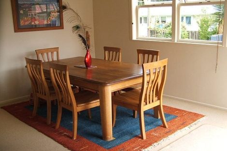 Photo of property in 2/17a Hillcrest Avenue, Hillcrest, Auckland, 0627