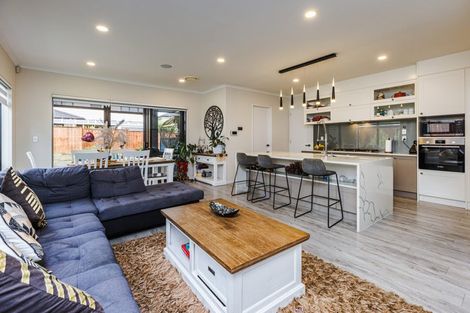 Photo of property in 32 Carrickdawson Drive, Flat Bush, Auckland, 2019