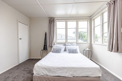 Photo of property in 1 Kotuku Street, Castlecliff, Whanganui, 4501
