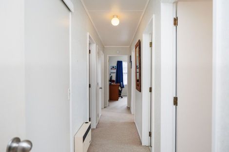 Photo of property in 46 Chatsworth Place, Highbury, Palmerston North, 4412