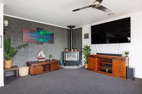 Photo of property in 16 Dunk Place, Milson, Palmerston North, 4414