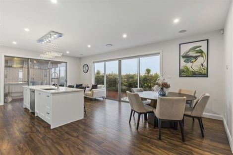 Photo of property in 33 Te Oneroa Way, Long Bay, Auckland, 0630