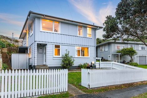 Photo of property in 18 Owhiti Street, Titahi Bay, Porirua, 5022