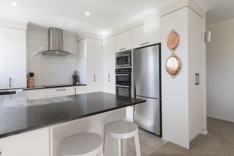 Photo of property in 18 Tranquil Grove, Omokoroa, 3114