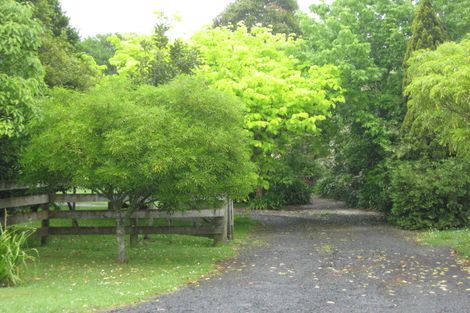 Photo of property in 460 Waihoehoe Road, Drury, 2577