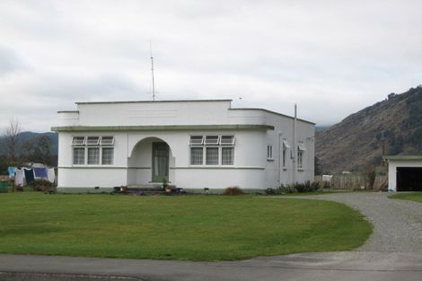 Photo of property in 105 Fairfax Street, Murchison, 7007