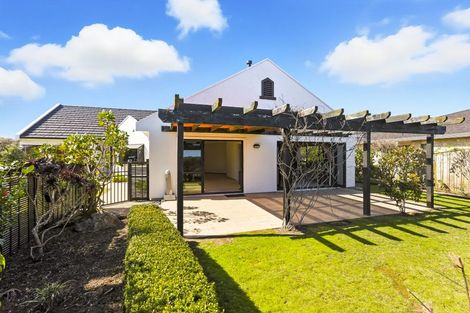 Photo of property in 2 Quadrant Heights, Paraparaumu, 5032