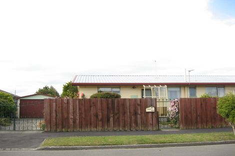 Photo of property in 2/2 Tamarisk Place, Parklands, Christchurch, 8083