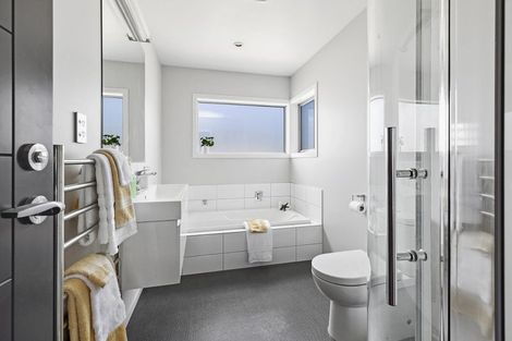 Photo of property in 9 Davies Street, Tawa, Wellington, 5028