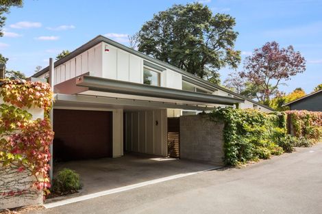 Photo of property in 82 Blue Mountains Road, Pinehaven, Upper Hutt, 5019