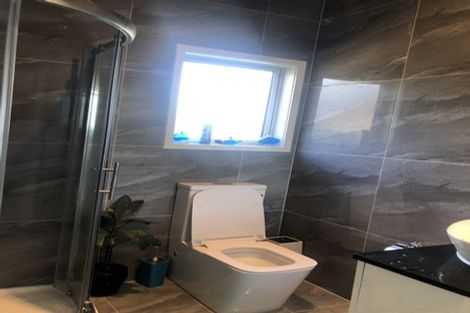 Photo of property in 44a De Havilland Drive, Goodwood Heights, Auckland, 2105