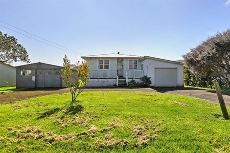Photo of property in 14 Karaka Road, Kawakawa Bay, Papakura, 2585