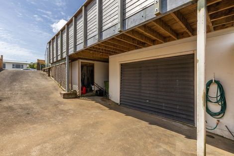 Photo of property in 17 Longview Drive, Merrilands, New Plymouth, 4312