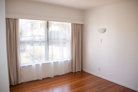 Photo of property in 1/22 Old Lake Road, Narrow Neck, Auckland, 0624