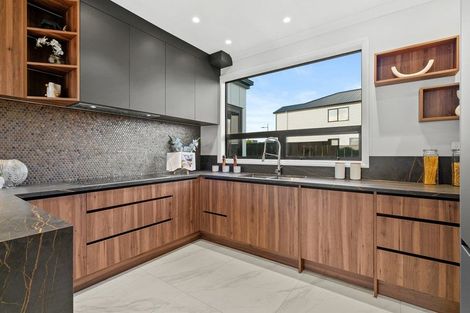 Photo of property in 28 Catalina Avenue, Rosehill, Papakura, 2113