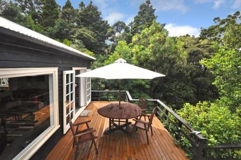 Photo of property in 42 Kauri Road, Laingholm, Auckland, 0604