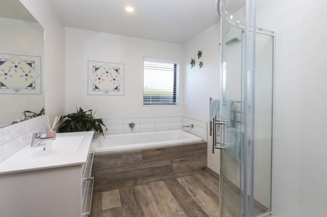 Photo of property in 15 Stanton Place, Woodend, 7610