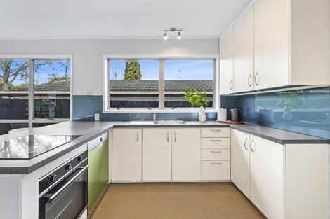Photo of property in 34 Beechdale Crescent, Pakuranga Heights, Auckland, 2010