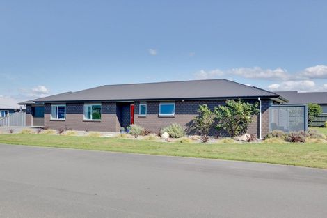 Photo of property in 1 Routhan Way, Carterton, 5713