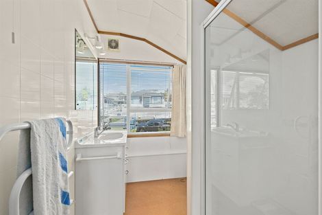 Photo of property in 2/12 Beechwood Road, Rothesay Bay, Auckland, 0630