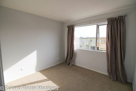 Photo of property in 26/11 Ray Small Drive, Papakura, 2110