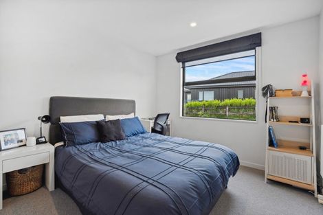 Photo of property in 2 Mcneil Crescent, Wanaka, 9305