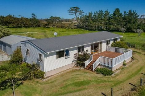 Photo of property in 37 Te Pua School Road, Helensville, 0875