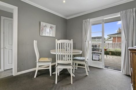 Photo of property in 233 Shakespeare Street, Leamington, Cambridge, 3432