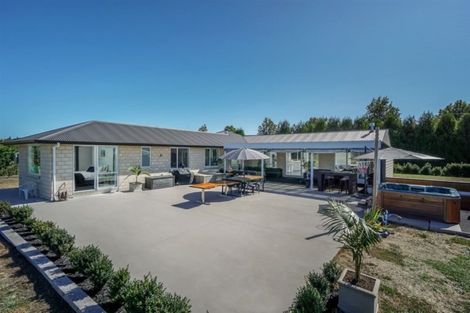 Photo of property in 773 Waitakere Road, Kumeu, 0891