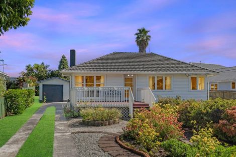 Photo of property in 71 Beach Road, Te Atatu Peninsula, Auckland, 0610