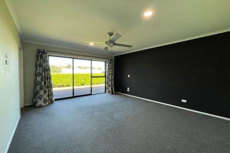 Photo of property in 6 Rayner Way, Glen Avon, New Plymouth, 4312